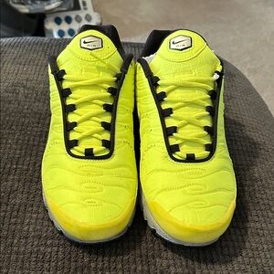 Nike Men's Vibrant Yellow Sneakers